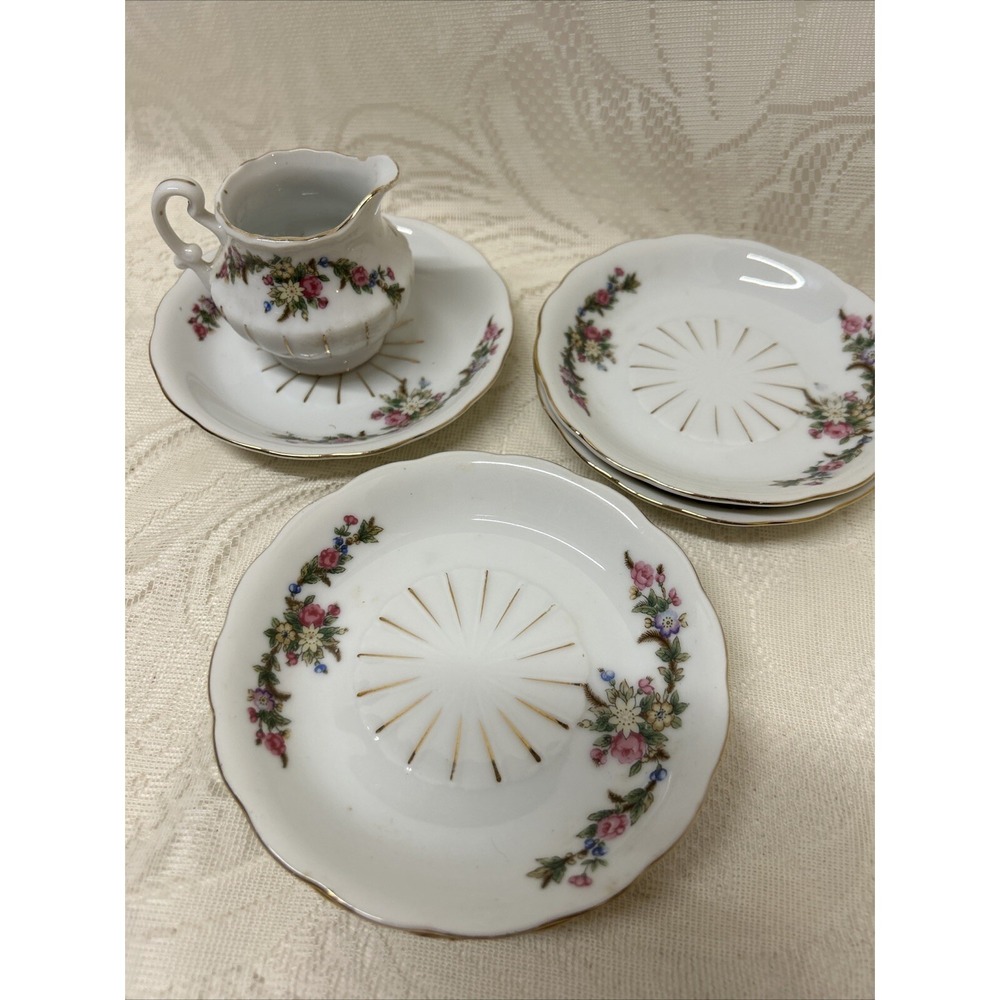 Vintage FAO Schwartz‎ Lot of 6 Children Size PLATES ONLY And Pitcher Display